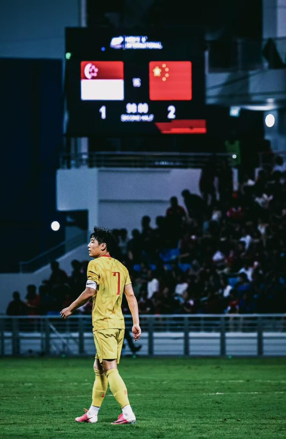 ESPN记者：皇马为琼阿梅尼标价9000万欧，今夏或出售他；邮报：曼联未来数月可能会和B费进行新合同谈判